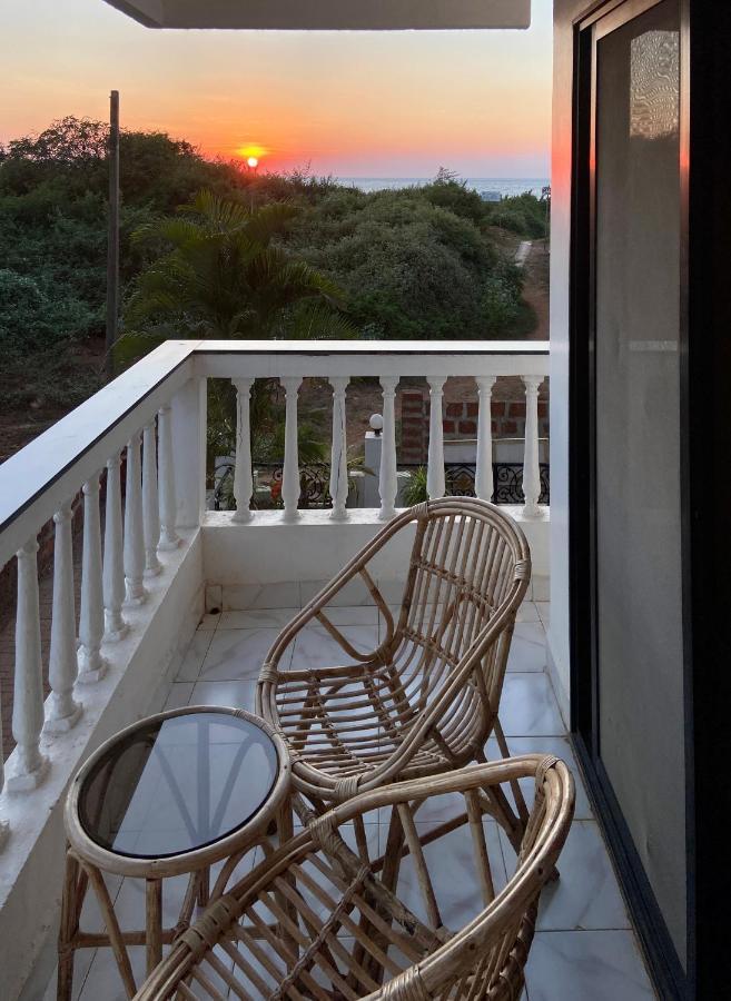 Shanu'S Seaside Inn - A Family-Run Guesthouse Just 100 Metres From Candolim Beach エクステリア 写真
