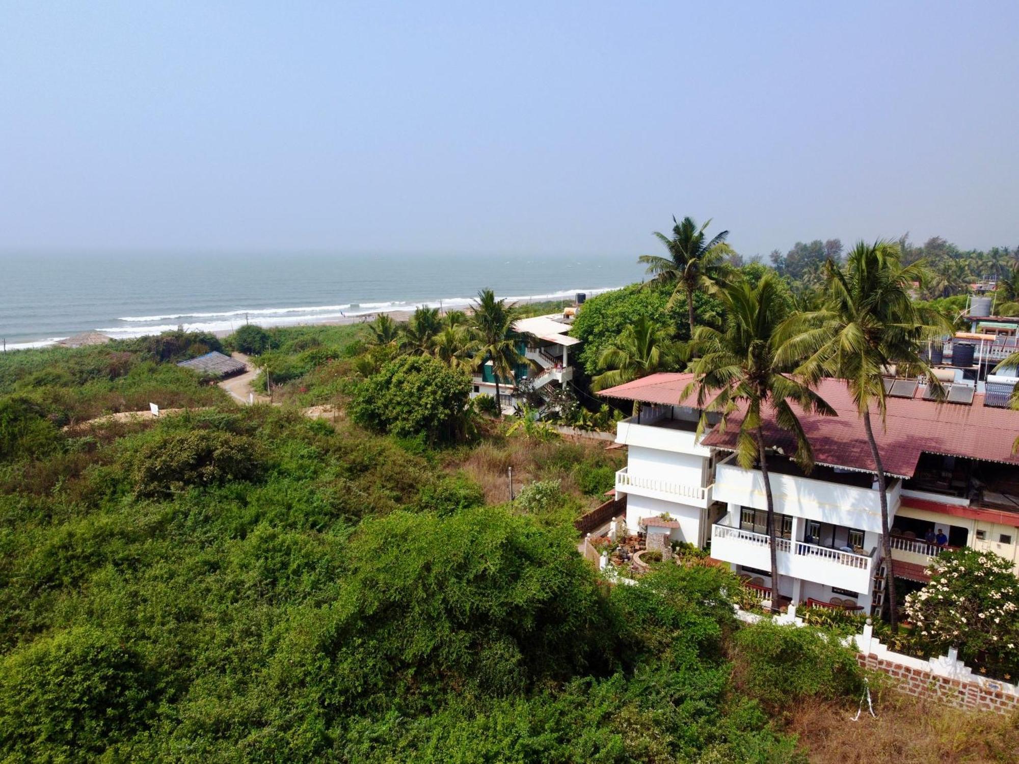 Shanu'S Seaside Inn - A Family-Run Guesthouse Just 100 Metres From Candolim Beach エクステリア 写真